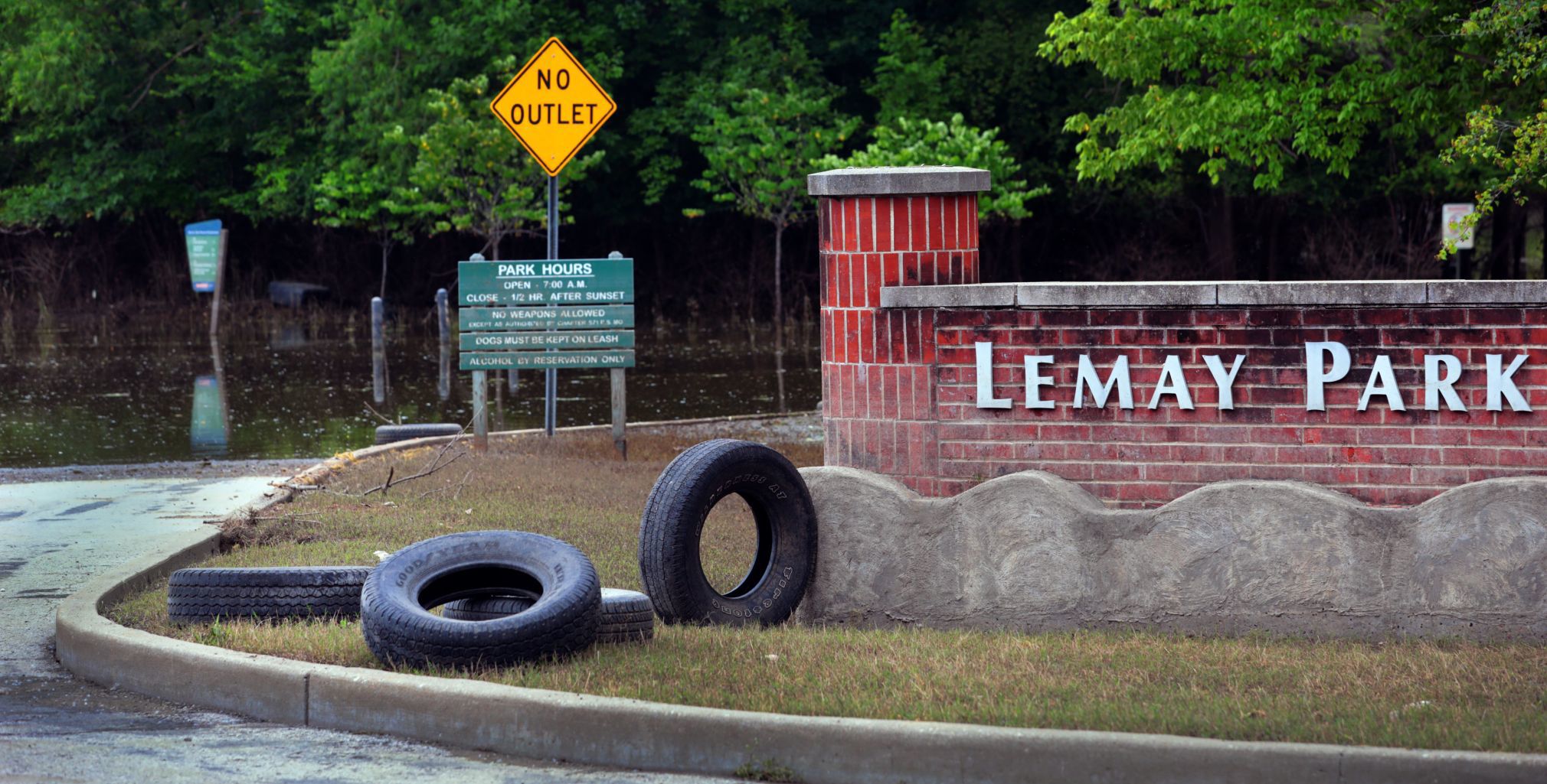 River des Peres, sewage recede from Lemay as cleanup begins